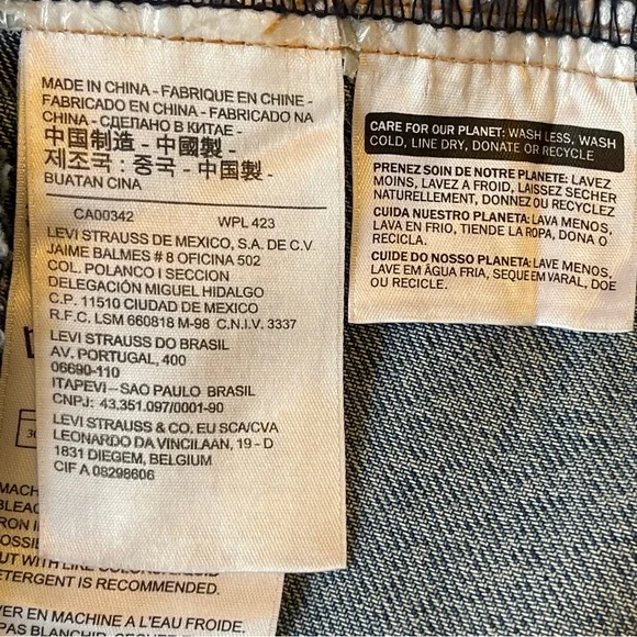 Levi’s Ex-Boyfriend Trucker Jacket in Medium Wash Denim Jean Size M - Picture 15 of 17